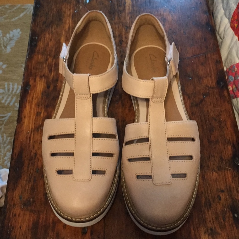 Size 8.5 Clark’s Fisherman style gently used shoe